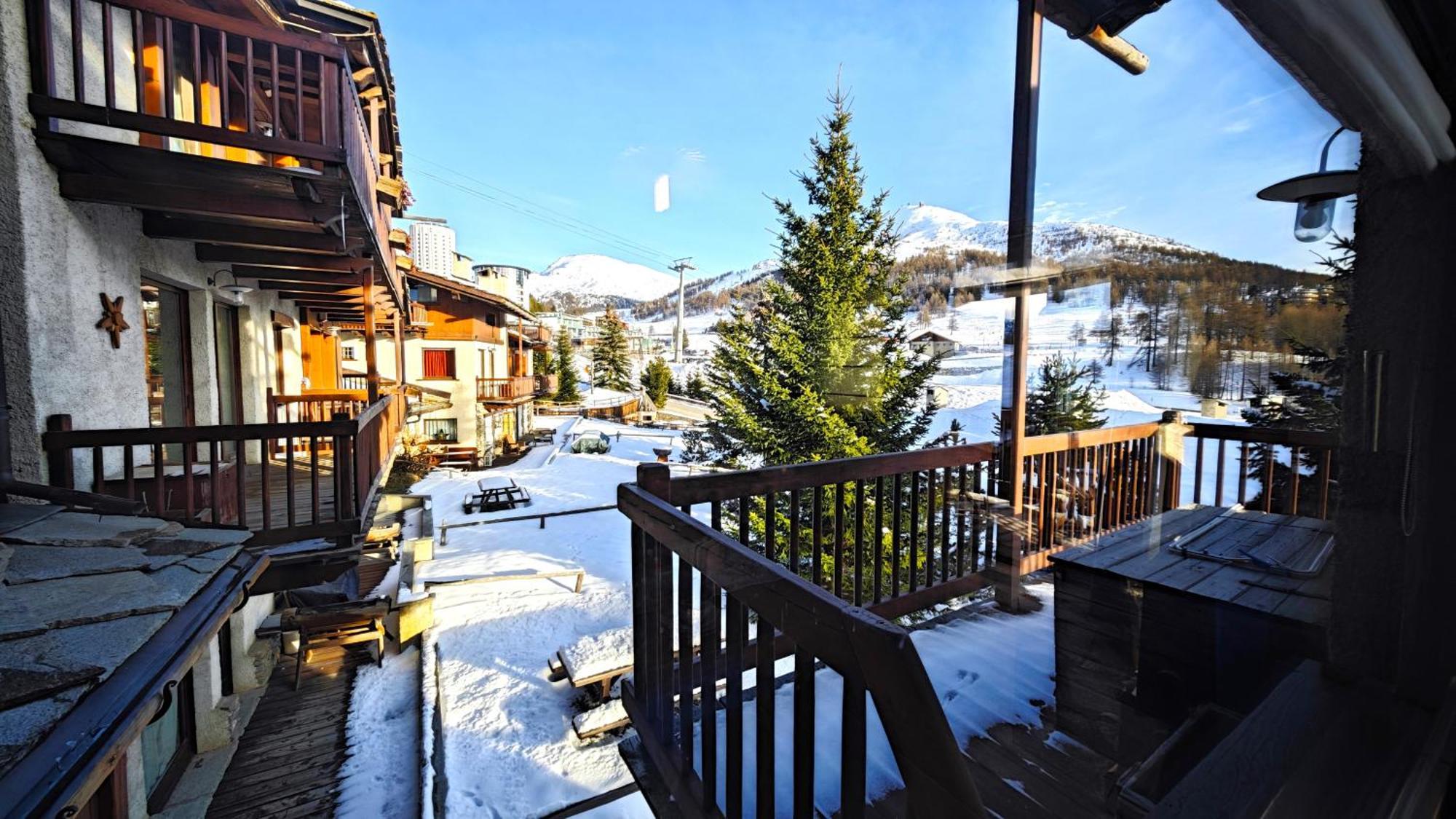 Hostdomus - Imperial Chalet Villa Colle Colle Sestriere Kültér fotó